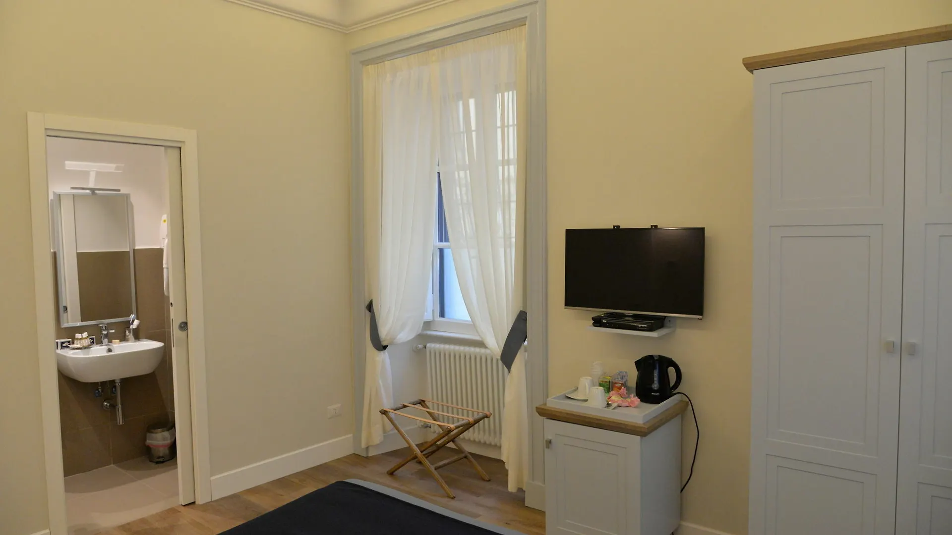 Little Rose Residence Rom 2*,